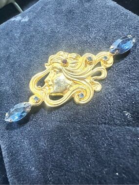 Lovely Art Nouveau Etched Gold Toned Goddess Woman Accent Brooch w/rhinestones